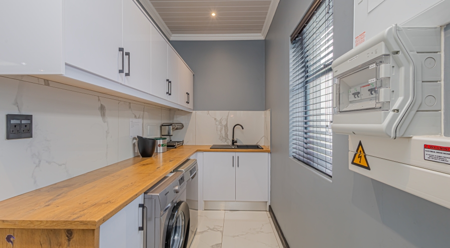 5 Bedroom Property for Sale in Calypso Beach Western Cape
